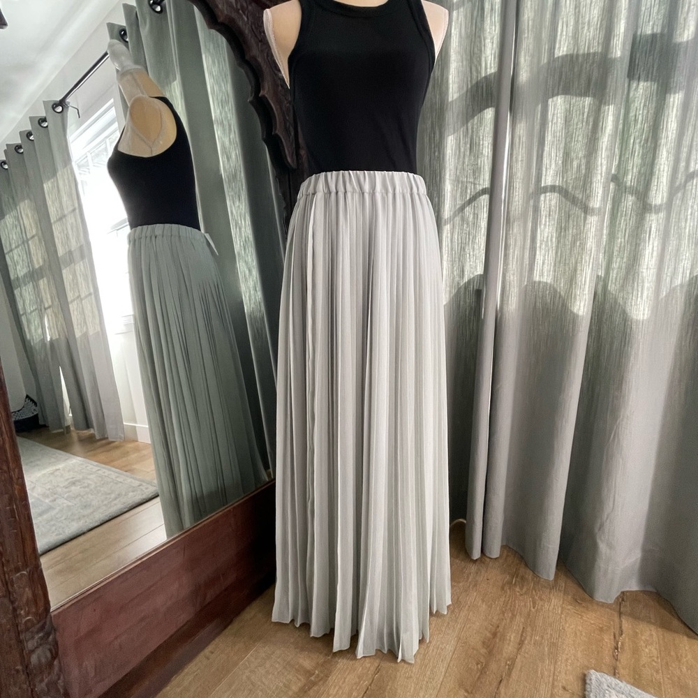 NWT H&M chiffon pleated maxi skirt in seafoam green